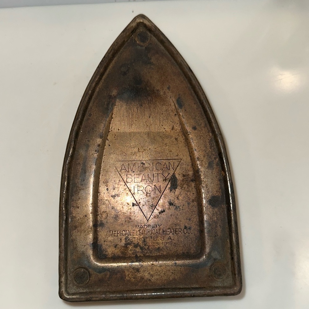 AMERICAN BEAUTY Iron Stand/Rest/Trivet Vintage
